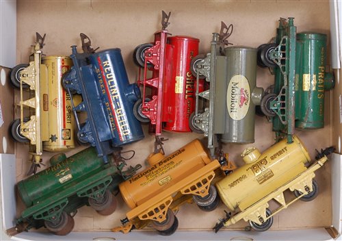 Lot 410 - 8 assorted Hornby petrol/oil tankers including...