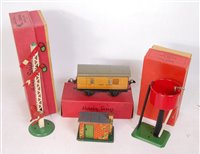 Lot 440 - A small tray of Hornby boxed items including...