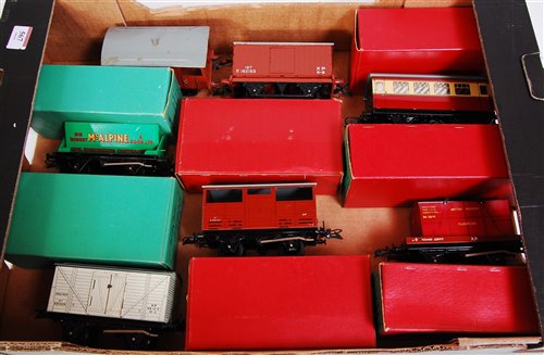 Lot 567 - Large tray containing seven Hornby post-war...