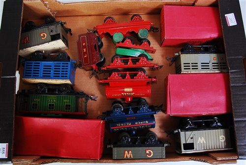Lot 555 - A large tray of Hornby pre-war wagons...