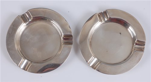 Lot 122 - A pair of Art Deco silver circular ashtrays,...