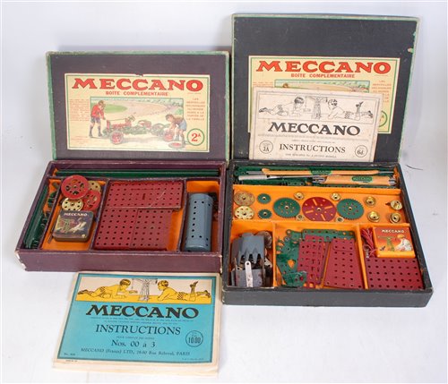 Lot 163 - Two Spanish Meccano outfits: No.2 restrung...