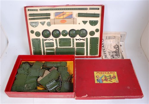 Lot 194 - Meccano Mechanical Army outfit, restrung to...