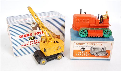 Lot 2034 - A Dinky Toys boxed commercial vehicle group to...