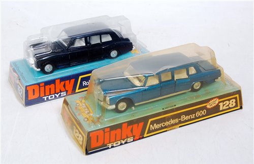 Lot 2043 - A Dinky Toys bubble packed diecast group to...