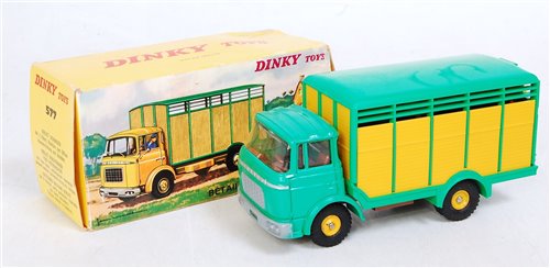 Lot 2050 - A French Dinky Toys No. 577 Berliet cattle...