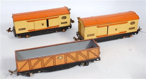 Lot 386 - A large tray containing 9 various Lionel Bogie...