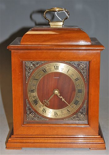 Lot 9 - A modern Smith's mahogany cased mantel clock,...