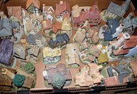Lot 63 - A box of assorted loose cottage ornaments to...