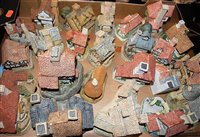Lot 64 - A box of assorted loose cottage ornaments to...
