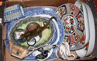 Lot 76 - A box of miscellaneous items to include Maling...