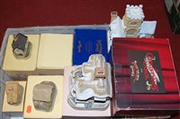Lot 80 - A collection of assorted cottage ornaments to...