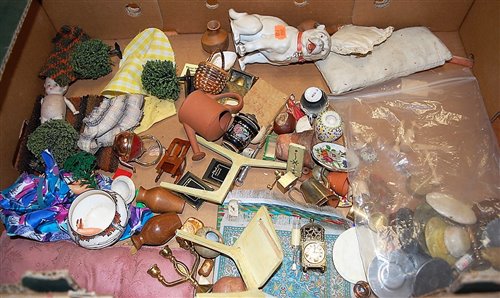 Lot 142 - A large collection of miscellaneous items, to...