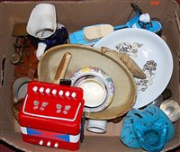 Lot 159 - A box of miscellaneous items, to include set...