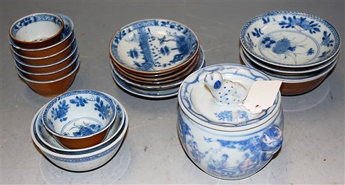 Lot 201 - A small collection of Chinese blue and white...