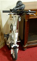 Lot 1104 - An Eskuta folding electric bike with charging...