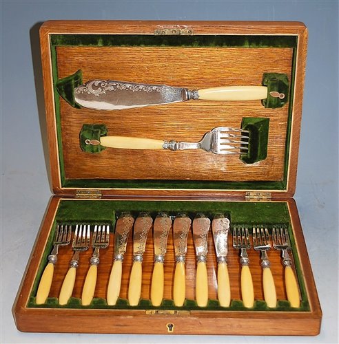 Lot 220 - An early 20th century oak cased six place...