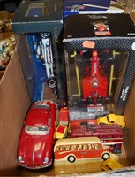 Lot 433 - A single box of loose and cased diecast...
