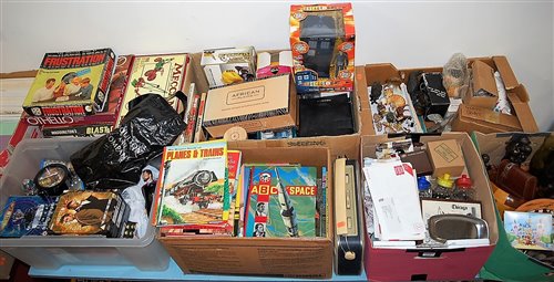 Lot 229 - A large collection of miscellaneous items to...