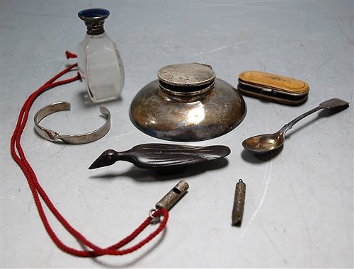 Lot 250 - A small collection of miscellaneous items to...