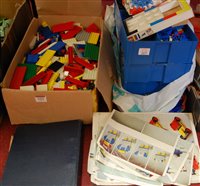 Lot 1412 - A quantity of mixed vintage Lego, various...
