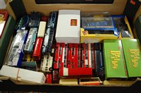 Lot 1498 - One box containing a quantity of boxed and...