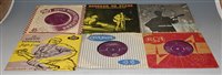 Lot 461 - A box of assorted popular 7" vinyl singles