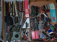 Lot 499 - A quantity of 00 gauge rolling stock, track,...