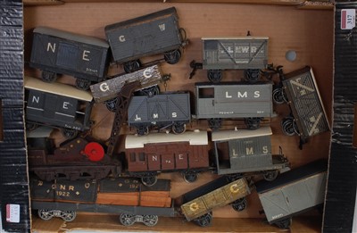 Lot 317 - Small tray containing 1924-8 Hornby LMS guards...