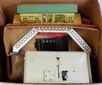 Lot 326 - Large tray of mainly Hornby items: No.1...