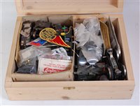 Lot 370 - A small wooden box of assorted Lionel spare...