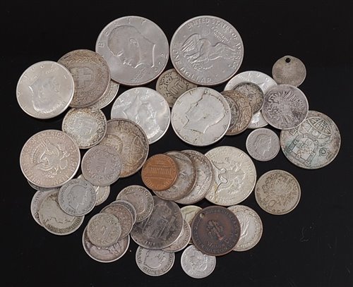 Lot 2018 - Mixed lot of silver and other world coins, to...