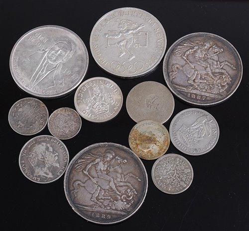 Lot 2024 - Mixed lot of silver British and world coins,...