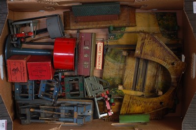 Lot 445 - Large tray containing 12 assorted Hornby...