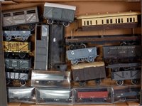 Lot 448 - Large tray 20 assorted mainly wooden kit built...