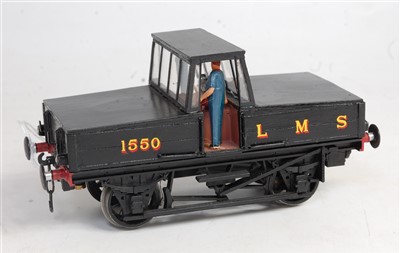 Lot 482 - Twelve assorted Lionel bogie goods wagons...