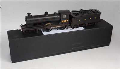 Lot 487 - Lionel 2-4-2 loco and tender No. 262E 12v DC...