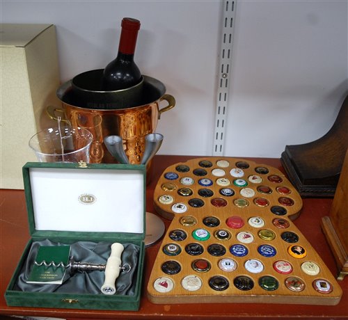 Lot 156 - A small collection of miscellaneous items, to...