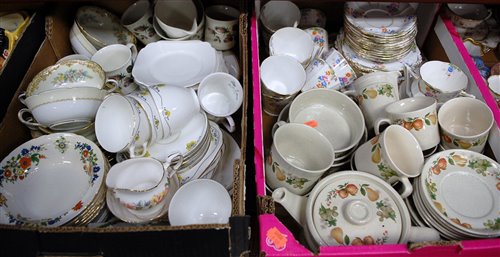Lot 173 - Two boxes of miscellaneous tea and dinner...