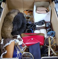 Lot 179 - A box of miscellaneous items to include ladies...