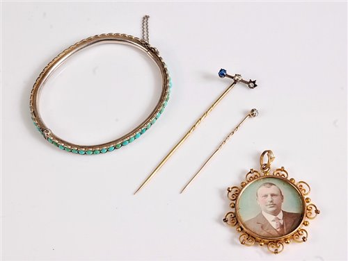 Lot 403 - An old mine cut diamond stick pin, estimated...