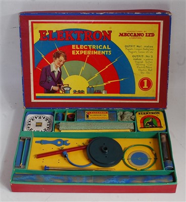 Lot 3155 - Seven various boxed Triang Minic 1/1200 scale...