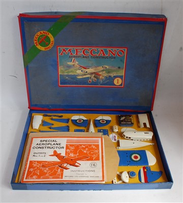 Lot 3156 - A collection of Triang Minic 1/1200 scale...