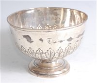 Lot 1114 - *A late Victorian silver bowl, with repousee...