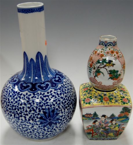 Lot 12 - A large Chinese blue & white bottle vase...