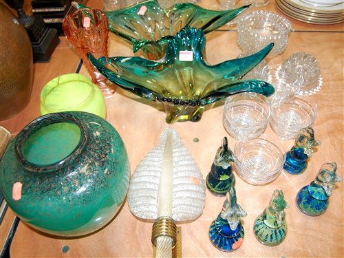 Lot 95 - A collection of miscellaneous glassware to...