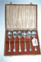 Lot 239 - A set of 12 silver teaspoons in the Old...
