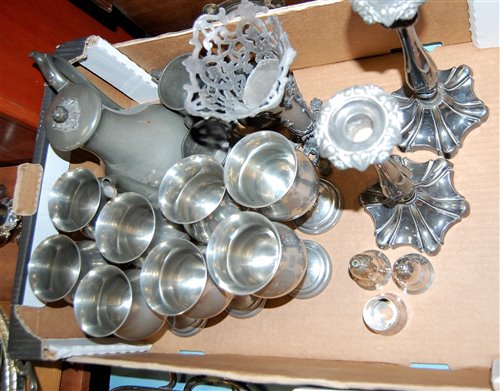Lot 281 - A box of miscellaneous pewter to include a set...