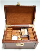 Lot 487 - A modern leather jewellery box containing a...