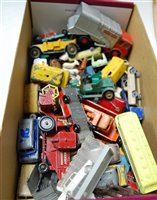Lot 324 - A box of assorted loose and playworn diecast...